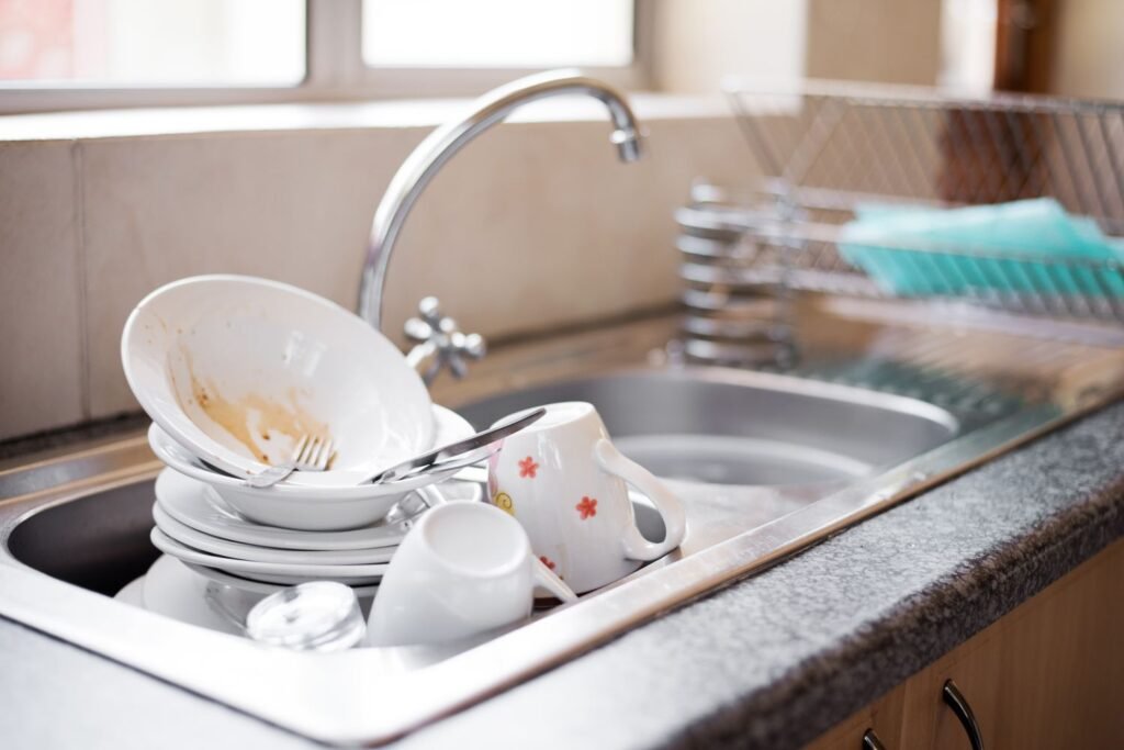 The  OXO Gadget Keeps Sponges Dry Between Washes