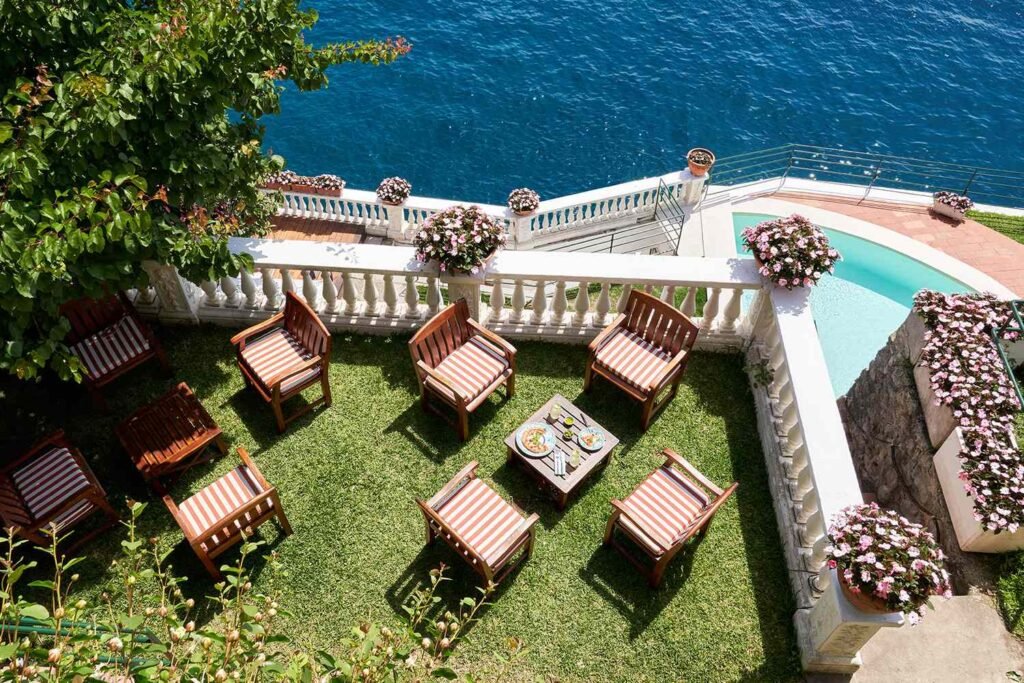 Italy’s Palazzo Avino Has 100 Different Types of Martinis, and Every One Is Worth a Try