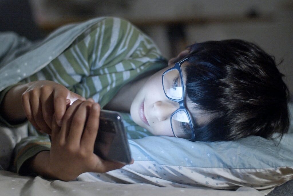 Excessive screen time raises heart disease risk: Study