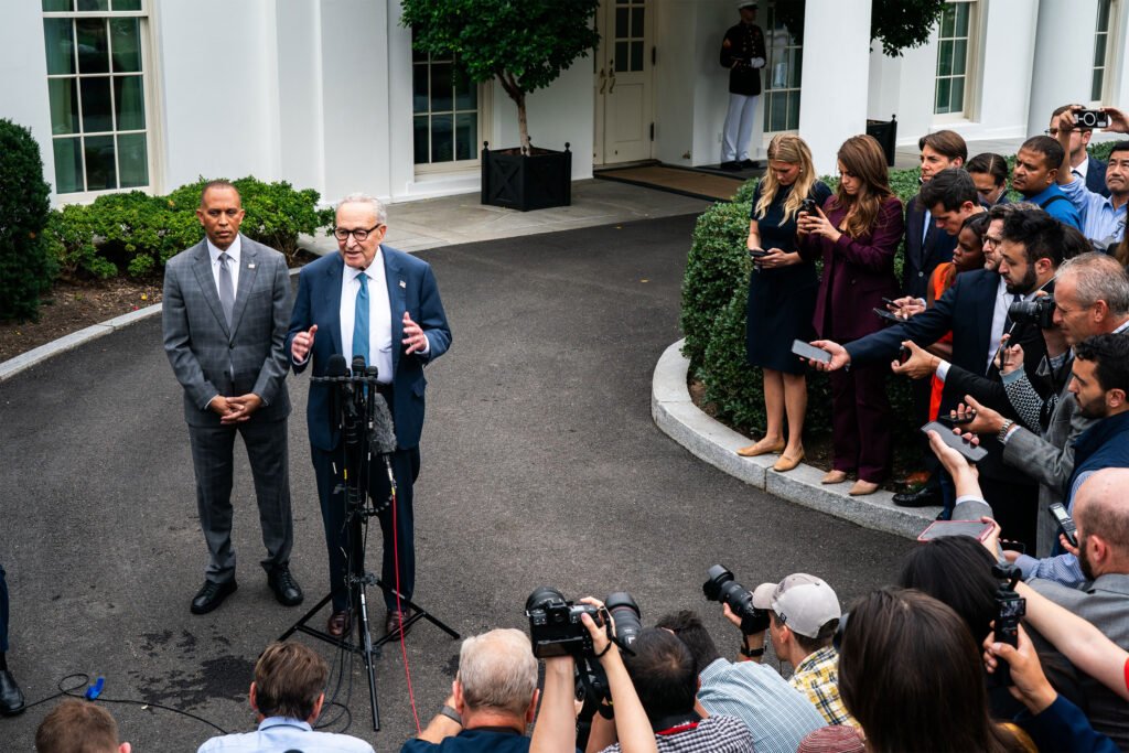 Por qué demócratas presentan el cierre del gobierno como una batalla por la atención médica