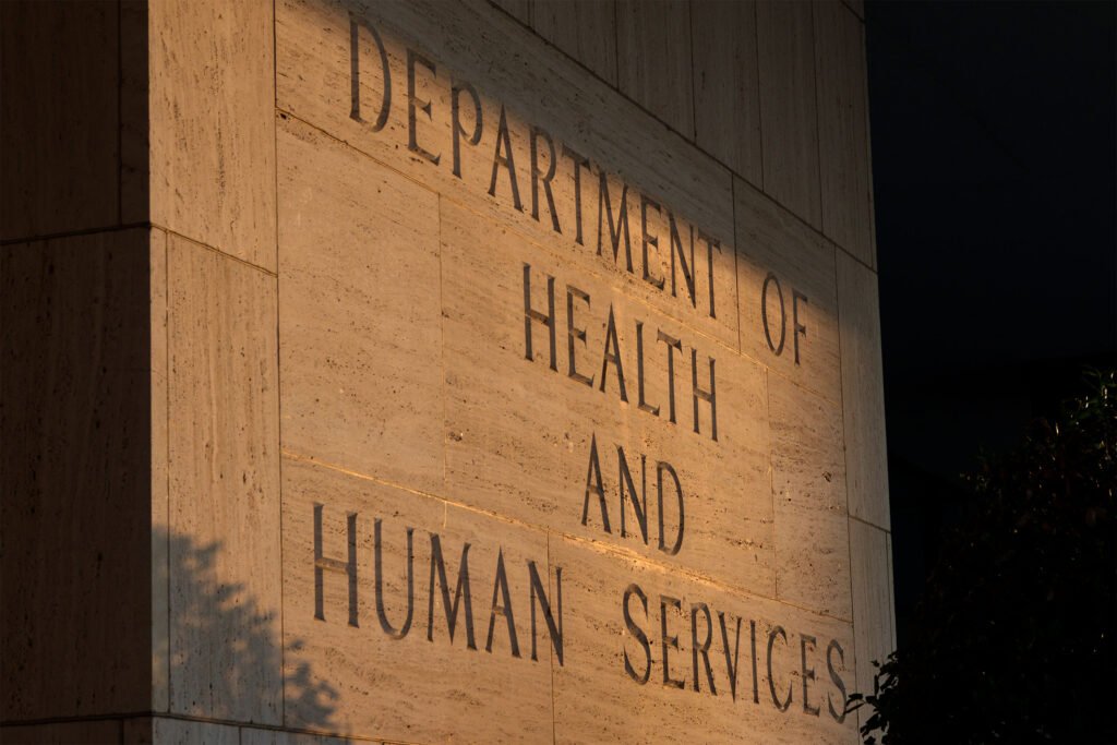 Gobierno de Trump ordena a programas estatales de Medicaid que ayuden a identificar a inmigrantes indocumentados